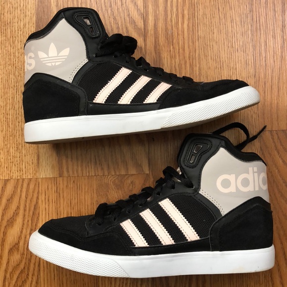 adidas Shoes - Adidas Extaball Women’s Basketball Sneaker